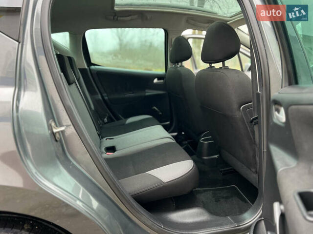 Серый Пежо 207, объемом двигателя 1.4 л и пробегом 126 тыс. км за 4800 $, фото 19 на Automoto.ua