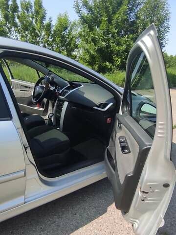 Пежо 207 2010 в Белой Церкве на Automoto.ua Серый Пежо 207, объемом двигателя 1.56 л и пробегом 350 тыс. км за 6200 $, фото 9 на Automoto.ua