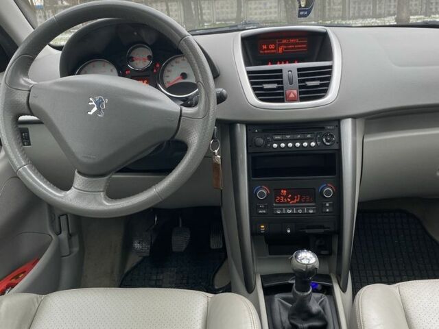 Серый Пежо 207, объемом двигателя 1.6 л и пробегом 187 тыс. км за 5900 $, фото 7 на Automoto.ua