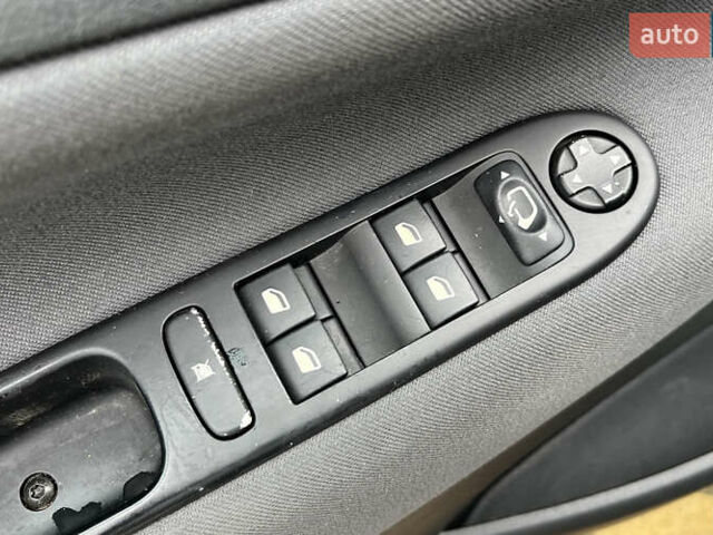 Пежо 207 2010 в Стрые на Automoto.ua Серый Пежо 207, объемом двигателя 1.6 л и пробегом 156 тыс. км за 6390 $, фото 16 на Automoto.ua