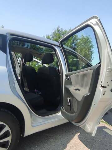 Пежо 207 2010 в Белой Церкве на Automoto.ua Серый Пежо 207, объемом двигателя 1.56 л и пробегом 350 тыс. км за 6200 $, фото 3 на Automoto.ua