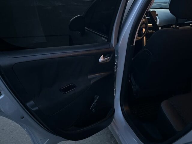 Серый Пежо 207, объемом двигателя 1.6 л и пробегом 186 тыс. км за 6000 $, фото 8 на Automoto.ua