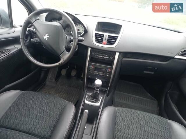 Серый Пежо 207, объемом двигателя 1.6 л и пробегом 200 тыс. км за 4600 $, фото 13 на Automoto.ua