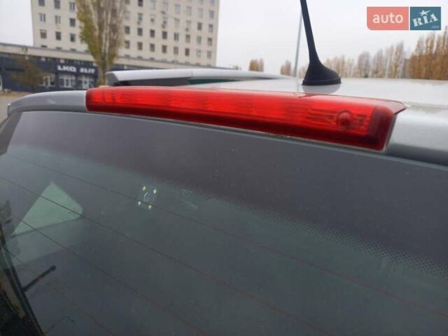 Серый Пежо 207, объемом двигателя 1.6 л и пробегом 200 тыс. км за 4600 $, фото 10 на Automoto.ua