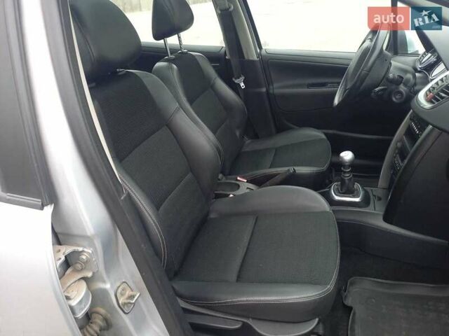 Сірий Пежо 207, об'ємом двигуна 1.6 л та пробігом 200 тис. км за 4600 $, фото 16 на Automoto.ua