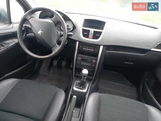 Сірий Пежо 207, об'ємом двигуна 1.6 л та пробігом 200 тис. км за 4600 $, фото 13 на Automoto.ua