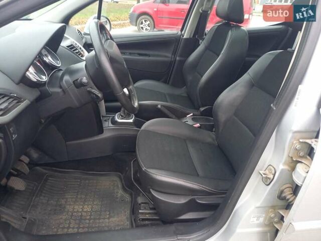 Серый Пежо 207, объемом двигателя 1.6 л и пробегом 200 тыс. км за 4600 $, фото 19 на Automoto.ua