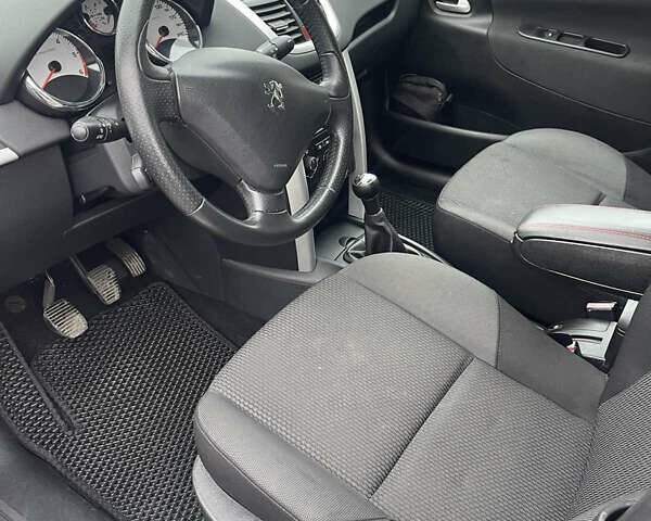 Серый Пежо 207, объемом двигателя 1.56 л и пробегом 200 тыс. км за 5800 $, фото 4 на Automoto.ua