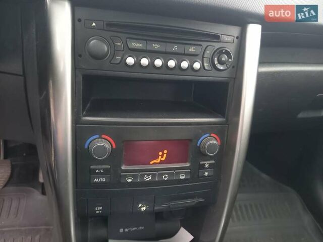 Серый Пежо 207, объемом двигателя 1.6 л и пробегом 200 тыс. км за 4600 $, фото 22 на Automoto.ua