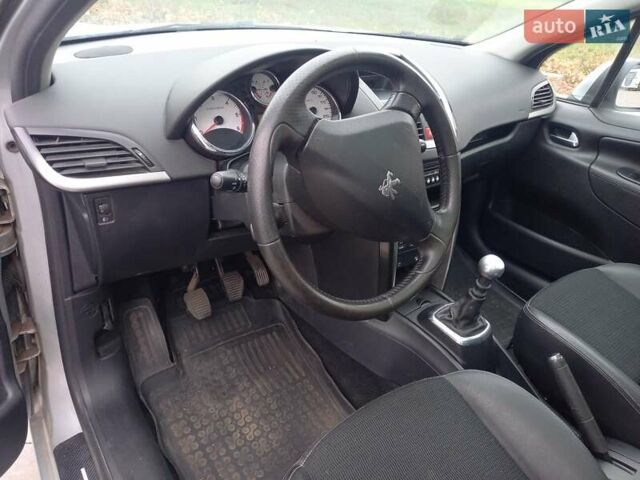 Серый Пежо 207, объемом двигателя 1.6 л и пробегом 200 тыс. км за 4600 $, фото 21 на Automoto.ua