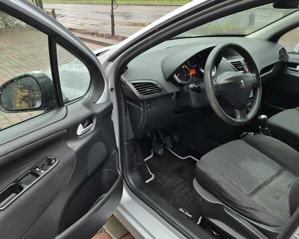 Серый Пежо 207, объемом двигателя 1.56 л и пробегом 340 тыс. км за 5400 $, фото 11 на Automoto.ua