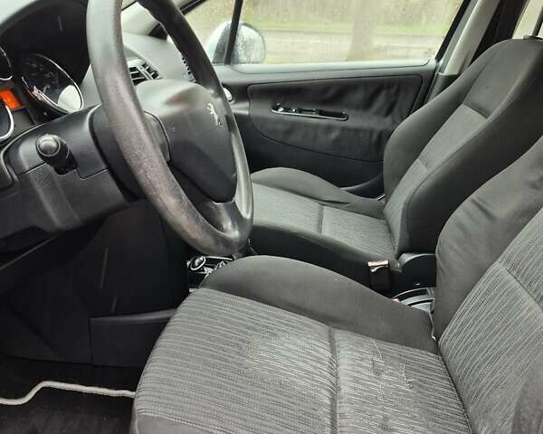 Серый Пежо 207, объемом двигателя 1.56 л и пробегом 340 тыс. км за 5400 $, фото 10 на Automoto.ua