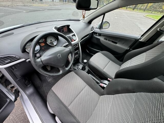 Серый Пежо 207, объемом двигателя 1.6 л и пробегом 343 тыс. км за 2700 $, фото 16 на Automoto.ua