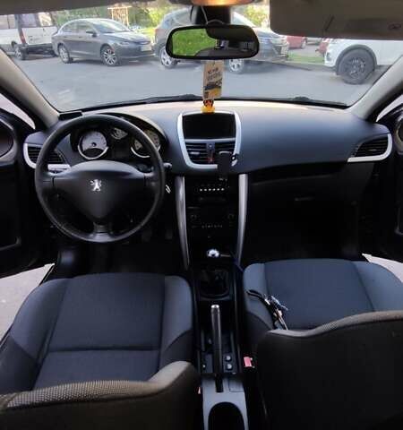 Серый Пежо 207, объемом двигателя 1.4 л и пробегом 270 тыс. км за 5500 $, фото 9 на Automoto.ua