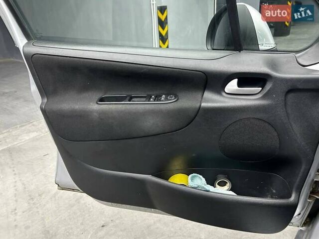 Серый Пежо 207, объемом двигателя 1.6 л и пробегом 203 тыс. км за 10000 $, фото 6 на Automoto.ua