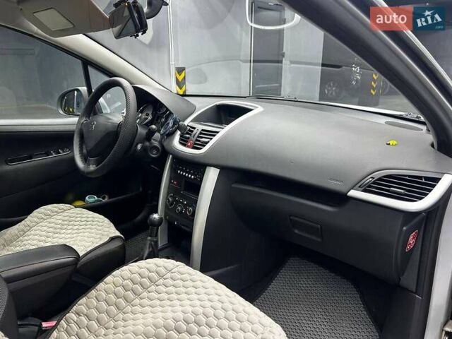 Серый Пежо 207, объемом двигателя 1.6 л и пробегом 203 тыс. км за 10000 $, фото 22 на Automoto.ua