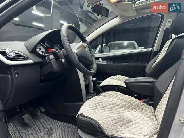 Серый Пежо 207, объемом двигателя 1.6 л и пробегом 203 тыс. км за 10000 $, фото 9 на Automoto.ua