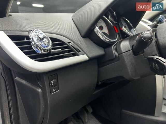 Серый Пежо 207, объемом двигателя 1.6 л и пробегом 203 тыс. км за 10000 $, фото 8 на Automoto.ua