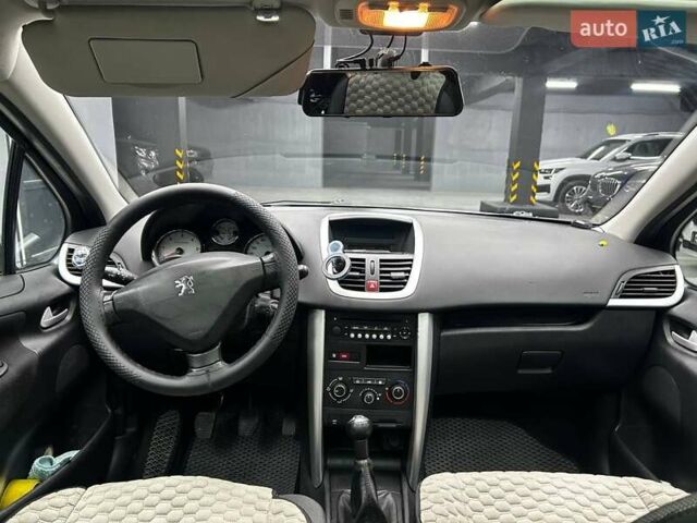 Серый Пежо 207, объемом двигателя 1.6 л и пробегом 203 тыс. км за 10000 $, фото 13 на Automoto.ua