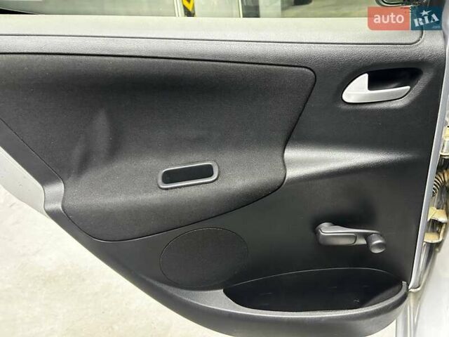 Серый Пежо 207, объемом двигателя 1.6 л и пробегом 203 тыс. км за 10000 $, фото 11 на Automoto.ua