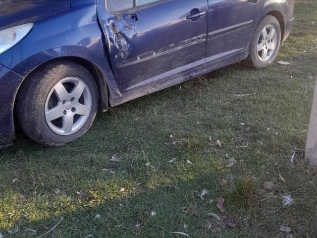 Пежо 207 2007 в Луцке на Automoto.ua Синий Пежо 207, объемом двигателя 0 л и пробегом 250 тыс. км за 1500 $, фото 1 на Automoto.ua