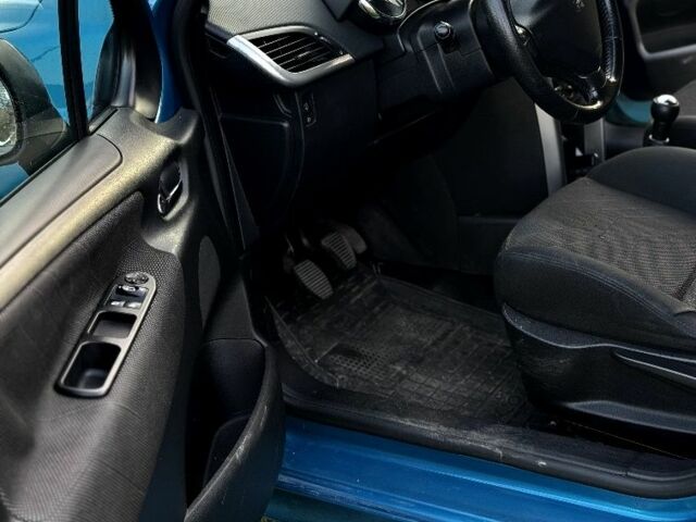 Синий Пежо 207, объемом двигателя 1.4 л и пробегом 225 тыс. км за 3900 $, фото 12 на Automoto.ua