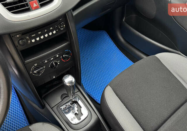 Синий Пежо 207, объемом двигателя 1.6 л и пробегом 137 тыс. км за 5500 $, фото 10 на Automoto.ua