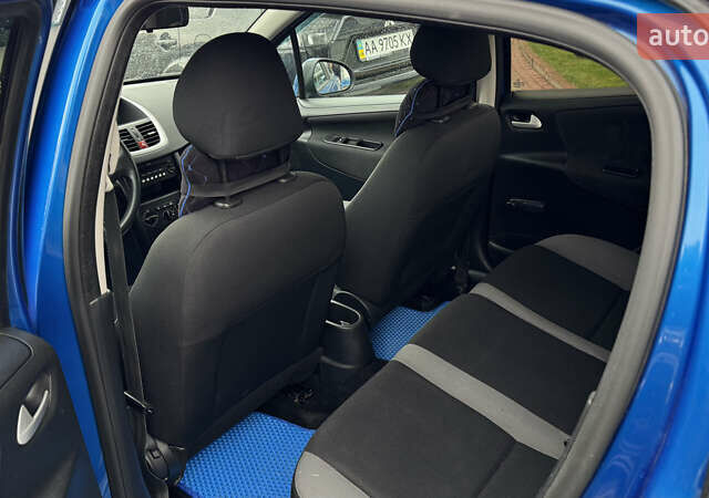 Синий Пежо 207, объемом двигателя 1.6 л и пробегом 137 тыс. км за 5500 $, фото 7 на Automoto.ua