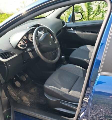 Синій Пежо 207, об'ємом двигуна 1.36 л та пробігом 125 тис. км за 5000 $, фото 1 на Automoto.ua