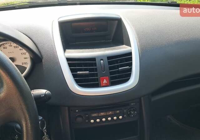 Синій Пежо 207, об'ємом двигуна 1.36 л та пробігом 125 тис. км за 5000 $, фото 4 на Automoto.ua