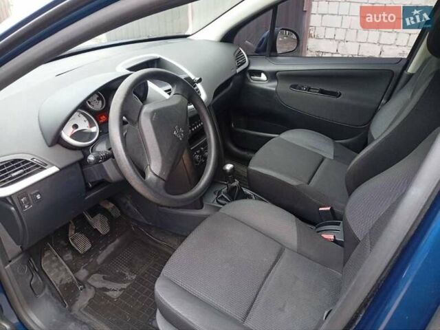 Синий Пежо 207, объемом двигателя 1.4 л и пробегом 147 тыс. км за 5500 $, фото 6 на Automoto.ua