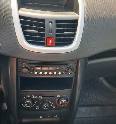 Синій Пежо 207, об'ємом двигуна 1.36 л та пробігом 125 тис. км за 5000 $, фото 7 на Automoto.ua