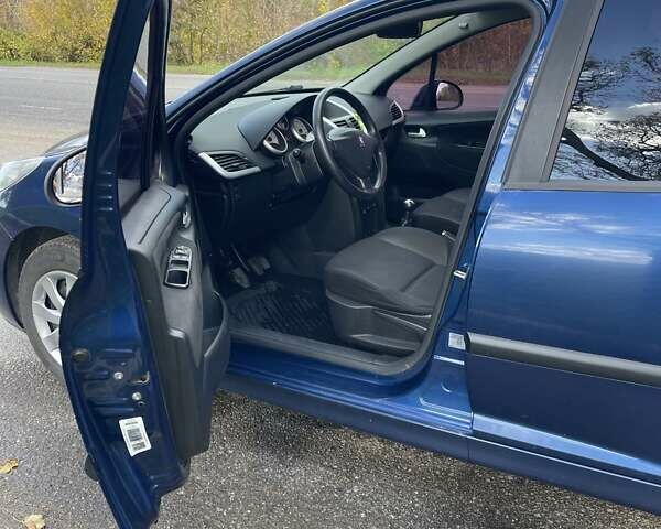 Синий Пежо 207, объемом двигателя 1.36 л и пробегом 269 тыс. км за 5500 $, фото 6 на Automoto.ua