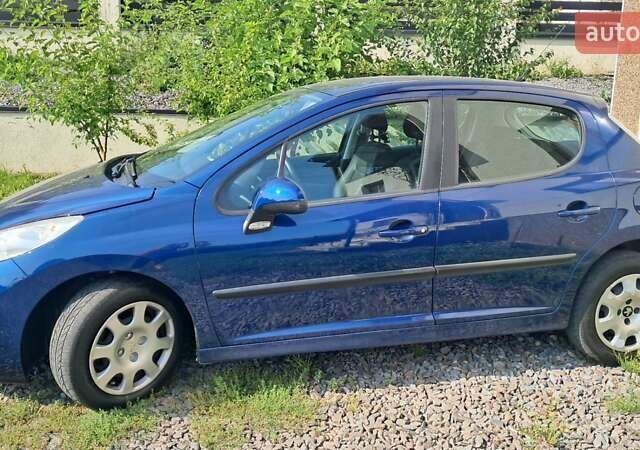 Синій Пежо 207, об'ємом двигуна 1.36 л та пробігом 125 тис. км за 5000 $, фото 8 на Automoto.ua