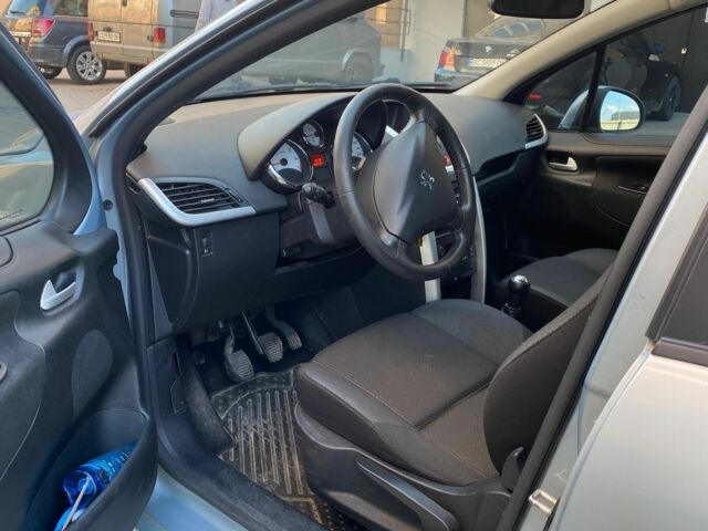 Синій Пежо 207, об'ємом двигуна 1.4 л та пробігом 199 тис. км за 3818 $, фото 4 на Automoto.ua