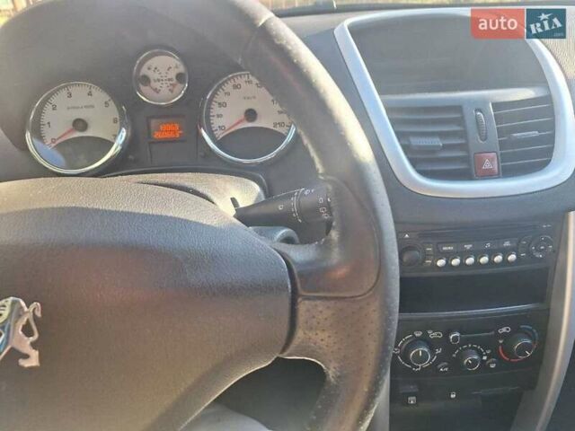 Синий Пежо 207, объемом двигателя 1.4 л и пробегом 260 тыс. км за 4500 $, фото 3 на Automoto.ua
