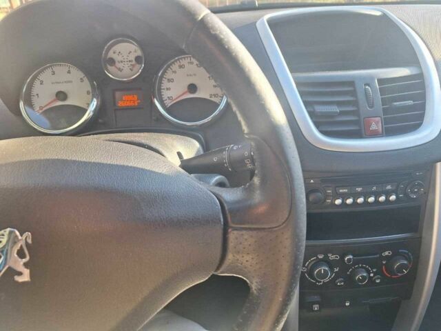 Синий Пежо 207, объемом двигателя 1.4 л и пробегом 260 тыс. км за 4500 $, фото 4 на Automoto.ua