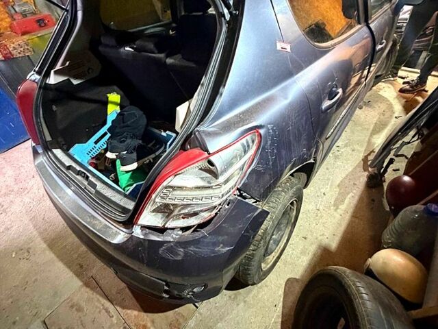 Синий Пежо 207, объемом двигателя 1.4 л и пробегом 315 тыс. км за 3500 $, фото 5 на Automoto.ua