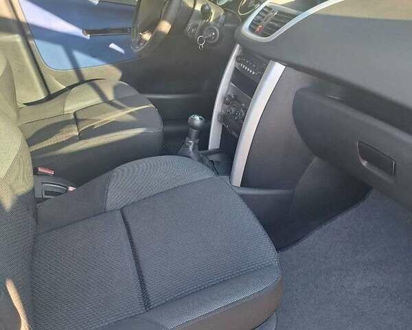 Синий Пежо 207, объемом двигателя 1.4 л и пробегом 260 тыс. км за 4500 $, фото 4 на Automoto.ua