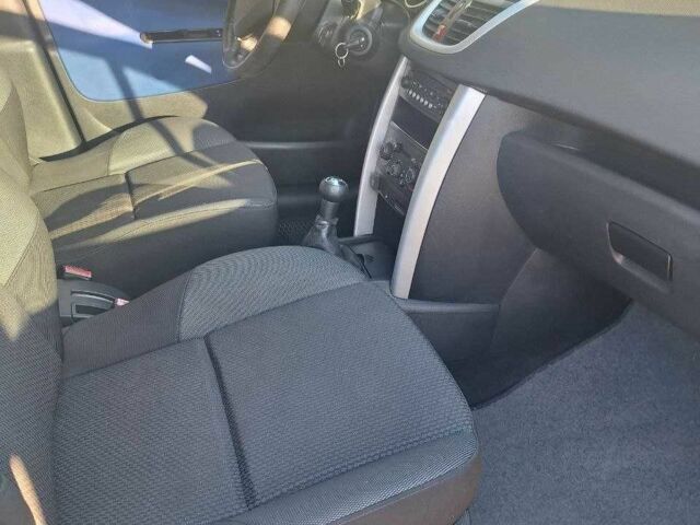 Синий Пежо 207, объемом двигателя 1.4 л и пробегом 260 тыс. км за 4500 $, фото 5 на Automoto.ua