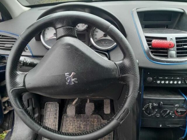 Синій Пежо 207, об'ємом двигуна 1.4 л та пробігом 238 тис. км за 1500 $, фото 6 на Automoto.ua