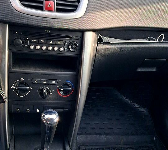 Синий Пежо 207, объемом двигателя 1.6 л и пробегом 96 тыс. км за 7500 $, фото 3 на Automoto.ua