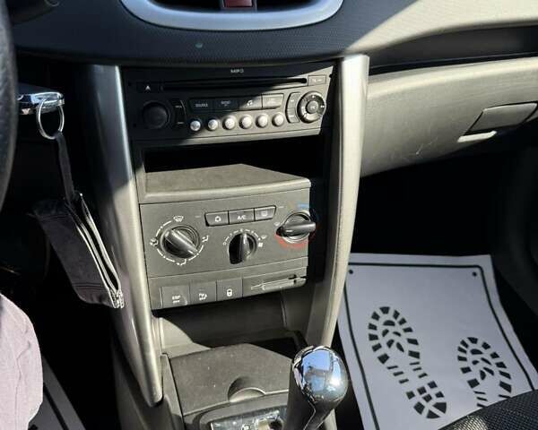 Синий Пежо 207, объемом двигателя 1.6 л и пробегом 97 тыс. км за 7500 $, фото 5 на Automoto.ua