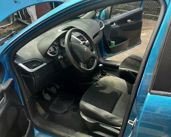 Синий Пежо 207, объемом двигателя 1.4 л и пробегом 240 тыс. км за 4500 $, фото 4 на Automoto.ua