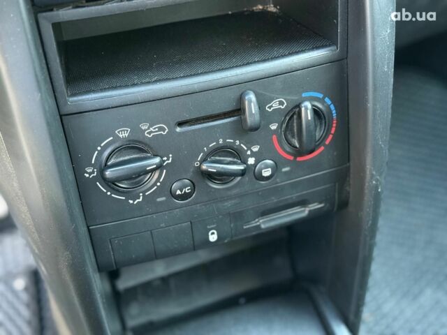 Зеленый Пежо 207, объемом двигателя 1.4 л и пробегом 118 тыс. км за 4990 $, фото 21 на Automoto.ua