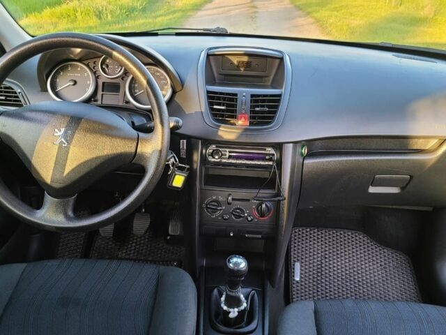 Зелений Пежо 207, об'ємом двигуна 1.4 л та пробігом 117 тис. км за 3900 $, фото 1 на Automoto.ua