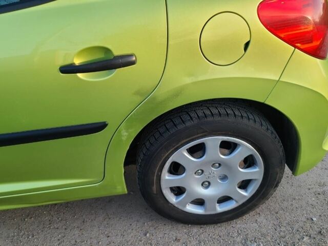 Зелений Пежо 207, об'ємом двигуна 1.4 л та пробігом 117 тис. км за 3900 $, фото 6 на Automoto.ua