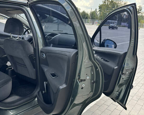 Зеленый Пежо 207, объемом двигателя 1.6 л и пробегом 146 тыс. км за 5200 $, фото 21 на Automoto.ua