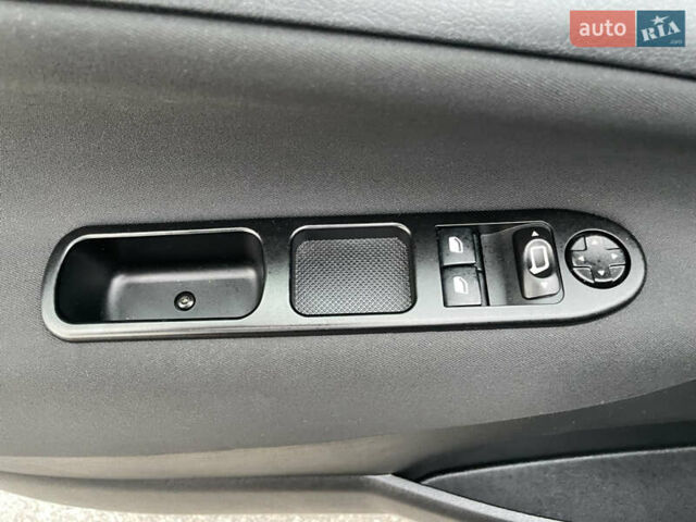 Зелений Пежо 207, об'ємом двигуна 1.6 л та пробігом 136 тис. км за 5550 $, фото 51 на Automoto.ua