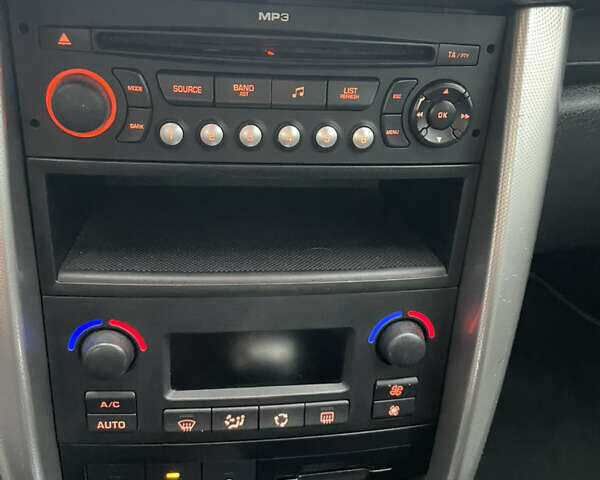 Зелений Пежо 207, об'ємом двигуна 1.6 л та пробігом 136 тис. км за 5550 $, фото 57 на Automoto.ua